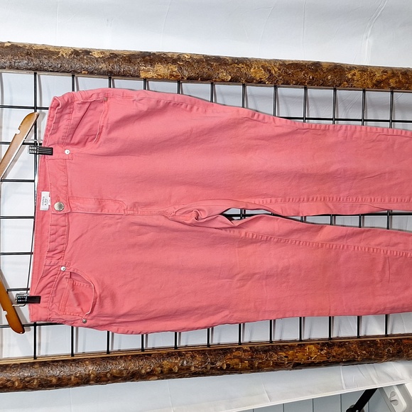 PLUS SIZED 2 piece bundle. - Picture 7 of 11